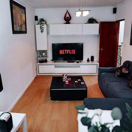 Family-Friendly And Cozy 3-Bedroom Accommodation In Lisbona Esterno foto